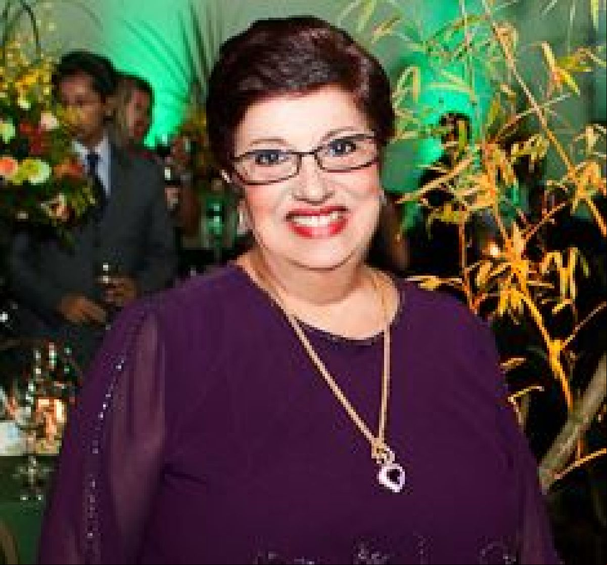 TIA IARA: ÍCONE DA DISNEY NO RS RECEBE TROFÉU SILVIA ZORZANELLO   